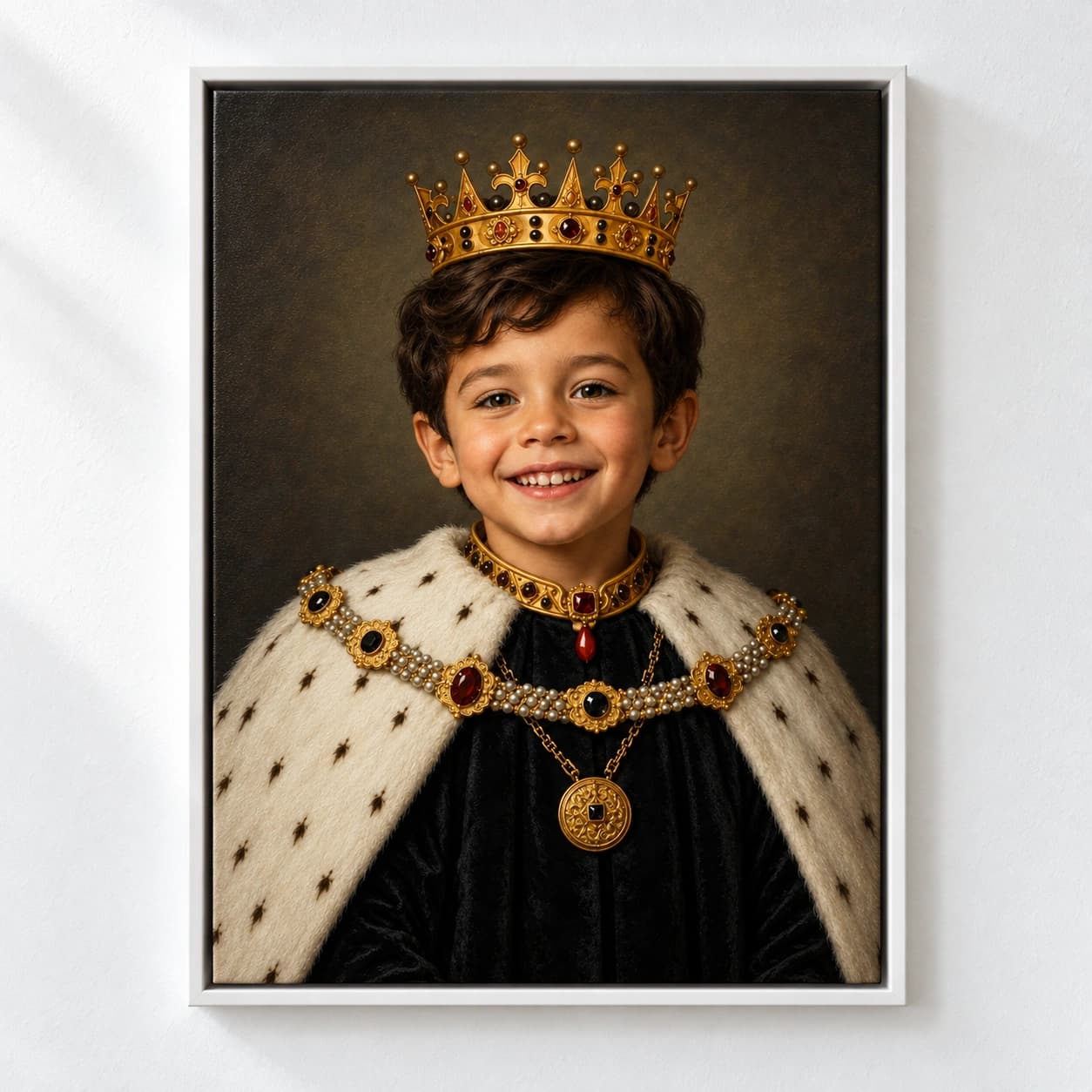 Little King: white floating frame